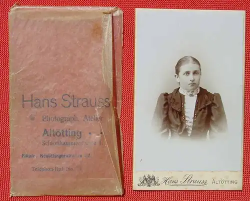 () Altes Foto auf Karton, Atelier Hans Strauss, Altötting. Format ca. 10,5 x 6,5 cm. Siehe bitte Bilder