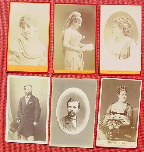 () Zwölf alte Fotos auf Karton, Paris, um 1860-1880 ? Schauspielerinnen ? Format ca. 10,5 x 6,5 cm. Siehe bitte Bilder