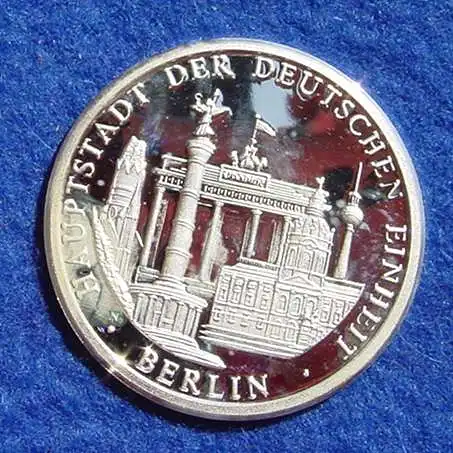 () Medaille "Berlin". Silber ? ca. 8,5 g. Durchm. ca. 30 mm. Naeheres siehe Bilder