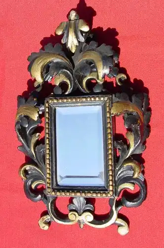 Alter Spiegel in geschnitztem Zier-Holzrahmen (1019532)