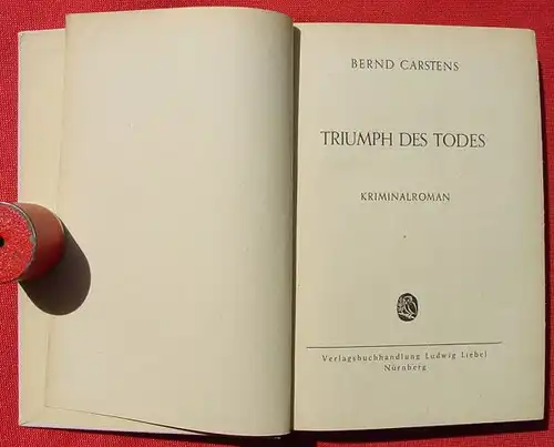 Bernd Carstens "Triumpf des Todes". Kriminalroman (0320213)