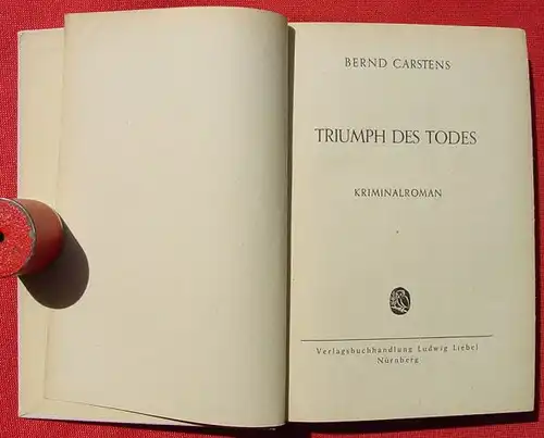 Bernd Carstens "Triumpf des Todes". Kriminalroman ()