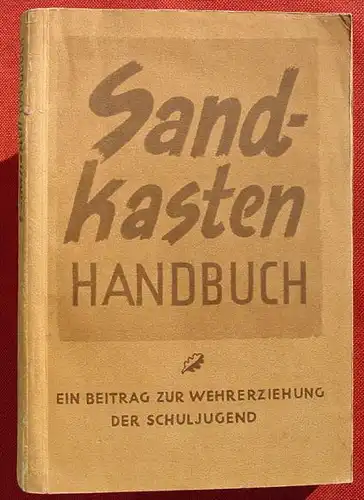(1011759) "Sandkasten-Handbuch". Wehrerziehung der Schuljugend. Hilf mit ! 256 S., Elsnerdruck Berlin
