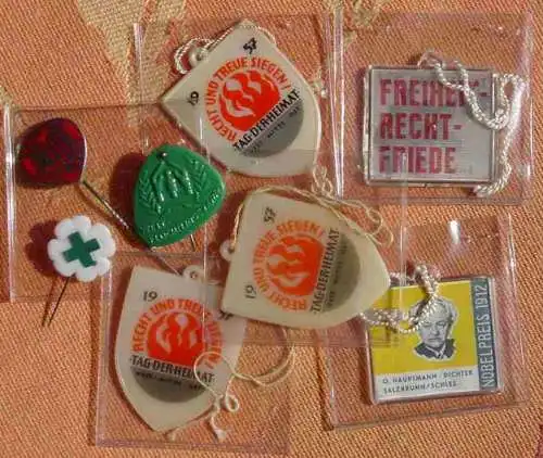 Neu : Versandkosten ab Euro 2,20 () Diverse Abzeichen u. Nadeln. Tag der Heimat 1957  Diverse Abzeichen u. Nadeln. Tag der Heimat 1957. Wohlfahrt, u. a. ... 