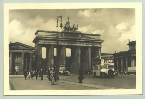 () Foto-Ansichtskarte "Berlin - Brandenburger Tor". Stempel v. 22. 9. 1941