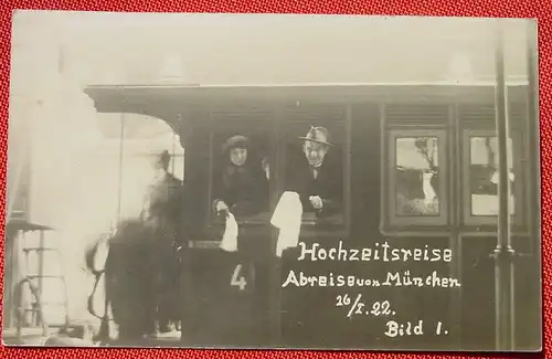 () Private Foto-Postkarte "Hochzeitsreise - Abreise von München 16. 1. 22 / Bild I.".  Stempel München 1922 . Philatelistisch interessant, oder für Heimatsammler ? Versandkosten ab Euro 1,20