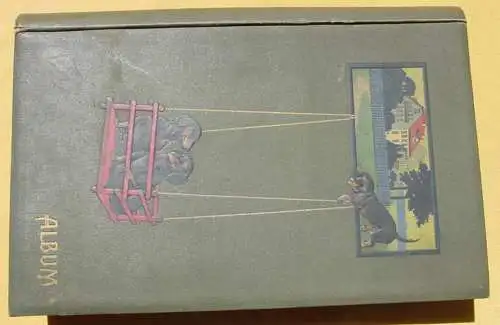 Achtung : Versandkosten ab Euro 7,00 ! () Altes Postkartenalbum, Dackelmotive, Prägedruckdeckel, Grossformat ca. 39 x 25 cm, 37 Blätter, Lager- u. Gebrauchsspuren
