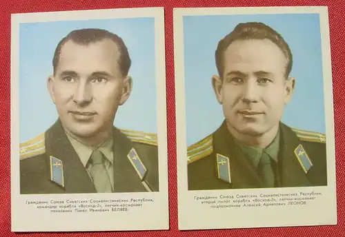 (1046443) Zwei Postkarten Russland Astronauten um 1965 ? Rs. Klebespuren aus Album. Siehe bitte Bilder # Raumfahrt