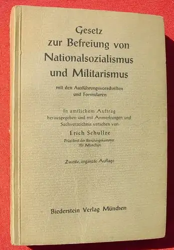 Gesetz zur Befreiung von Nationalsozialismus und Militarismus. 372 S., Muenchen 1947 (0370324)