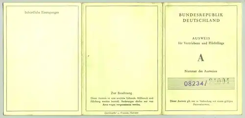 () Ausweis fuer Vertriebene und Fluechtlinge. 1958 Landratsamt Karlsruhe