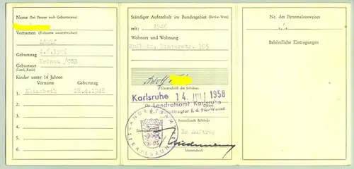 () Ausweis fuer Vertriebene und Fluechtlinge. 1958 Landratsamt Karlsruhe