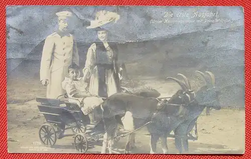 (1042191) Foto-Postkarte. Preussen. Kronprinzenpaar mit Prinz Wilhelm. Stempel v. 1908