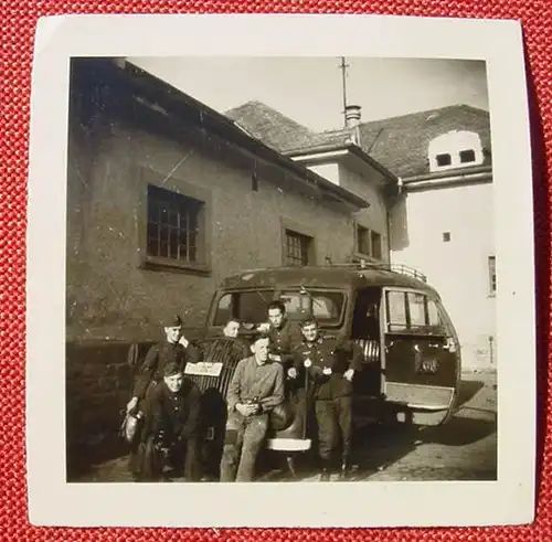 (1044974) Original-Foto Soldaten WK II Strassburg Fahrzeug Fahrschule um 1942 ? Format ca. 6 x 6 cm # Militaria