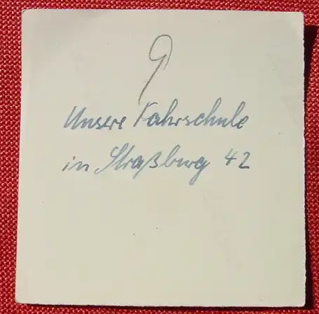 () Original-Foto Soldaten WK II Strassburg Fahrzeug Fahrschule um 1942 ? Format ca. 6 x 6 cm # Militaria