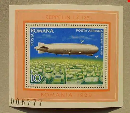 ()  Rumänien. Zeppelin-Luftschiff  L.Z. 127 ueber Bukarest 1929. Kleiner nummerierter Briefmarken-Gedenkblock mit gezaehntem Marken-Innenteil zu 10 Lei. Ausgabe 1978. TOP Zustand.