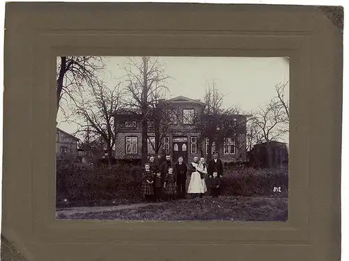 Schleswig Holstein Kiel Alt Wittenbek Familie vor Wohnhaus Original Foto 1902