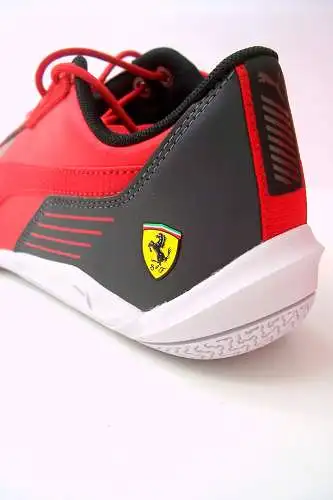 Puma Scuderia Ferrari R-Cat Machina Motorsport 42,5 EU ( 27,5 cm ) NEU