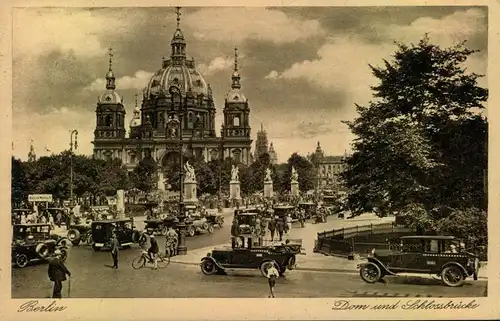 1936, BERLIN, Dom u. Schloßbrücke, Auto, Fahrrad, gelaufen, leichter Eckbug