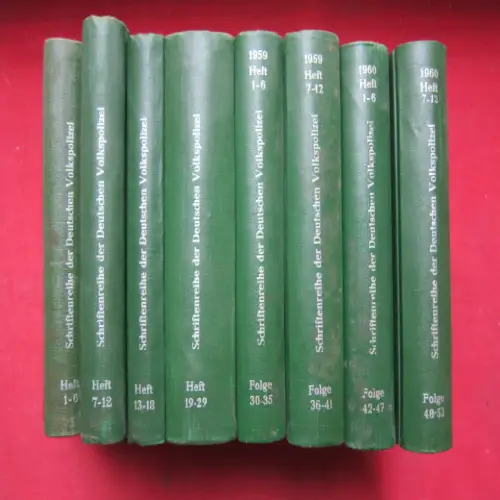 Lohse, Johannes (Red.) und W. Grandke (Red.): Schriftenreihe der Deutschen Volkspolizei. Heft 1 - 29 + Folge 30 - 53. [gebunden in 8 Bänden]. 