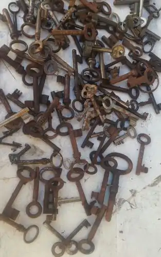 E828/ antike Schlüssel Sammlung