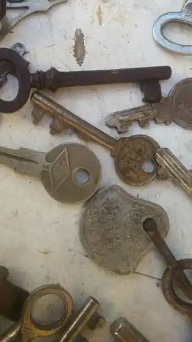 E828/ antike Schlüssel Sammlung