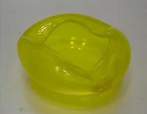 B903/ Glas Aschenbecher gelb