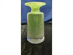 E461/ Große  Design Glas Vase mit Ausschliff  grün