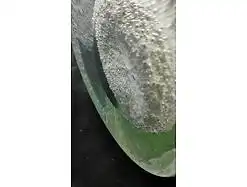 E461/ Große  Design Glas Vase mit Ausschliff  grün