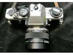 E499/ Olympus OM 10 Kamera mit Zuiko 35mm und Tokina 80 - 200 mm Objektiven