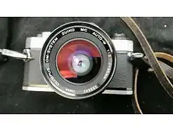E499/ Olympus OM 10 Kamera mit Zuiko 35mm und Tokina 80 - 200 mm Objektiven