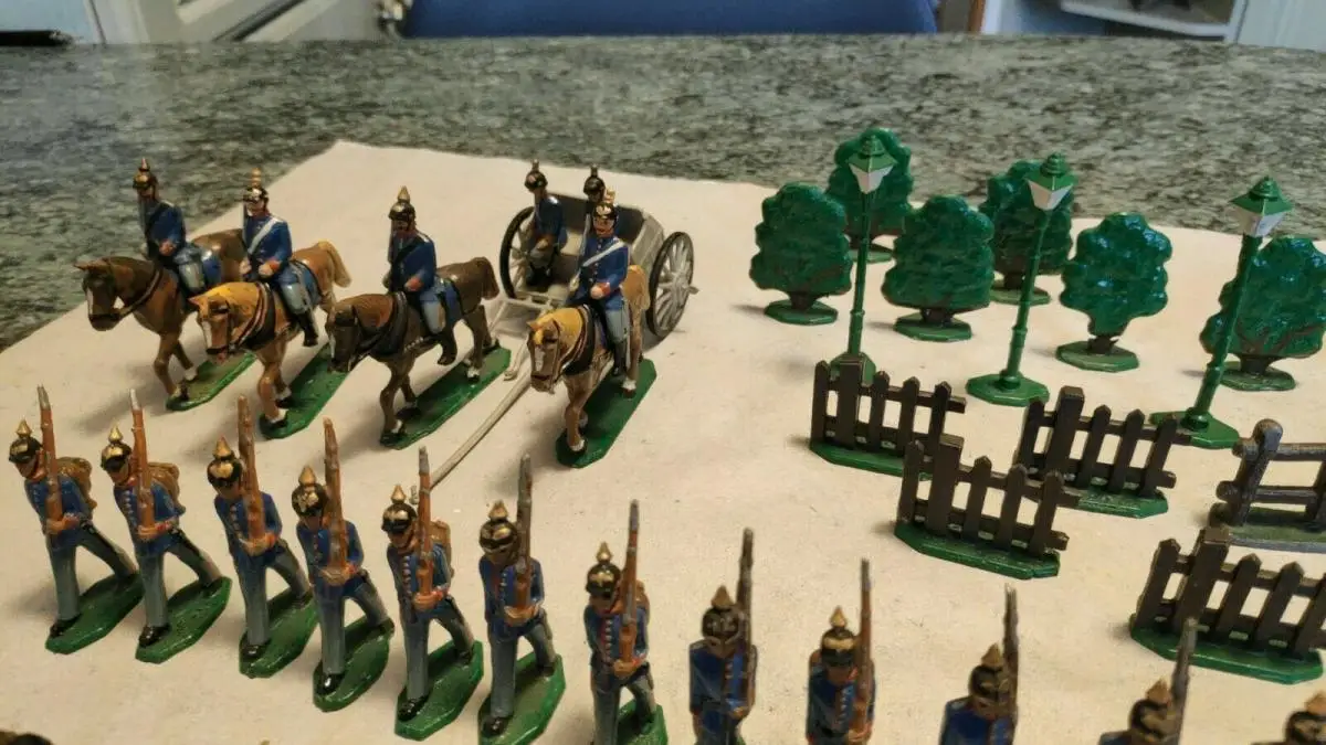 E666/ Konvolut alte Zinnsoldaten 11