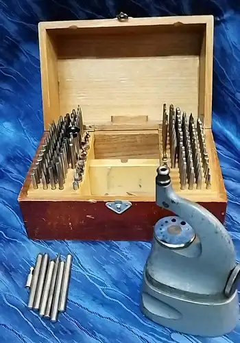D029/  alte Triebnietmaschine Boley Uhrmacherwerkzeug