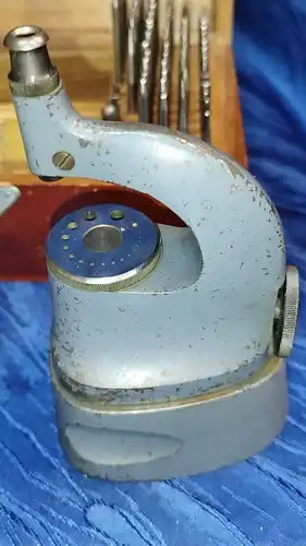 D029/  alte Triebnietmaschine Boley Uhrmacherwerkzeug
