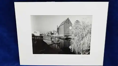 Foto Der Holzhafen von Bremen Original Leica Print Dr. Grygiel  im 30x40cm