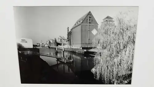 Foto Der Holzhafen von Bremen Original Leica Print Dr. Grygiel  im 30x40cm