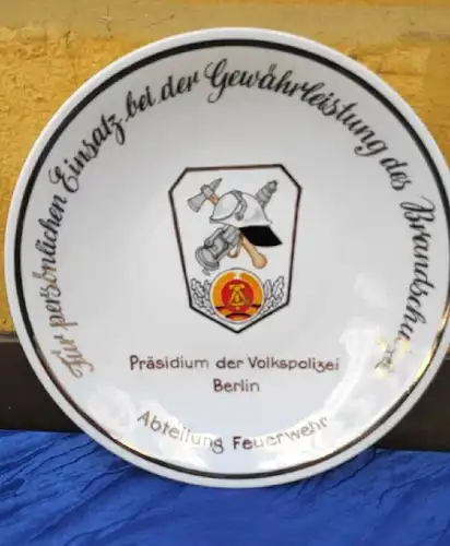 E880/ DDR Schmuckteller Präsidium Der Volkspolizei Berlin 28 cm