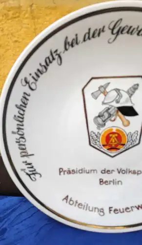 E880/ DDR Schmuckteller Präsidium Der Volkspolizei Berlin 28 cm