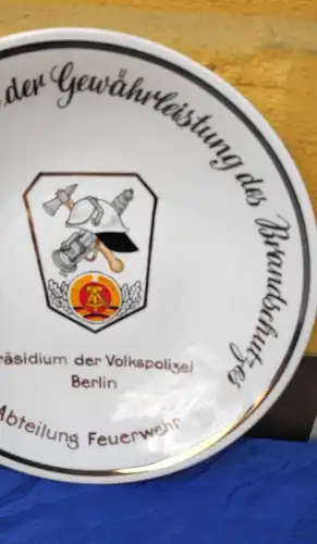 E880/ DDR Schmuckteller Präsidium Der Volkspolizei Berlin 28 cm