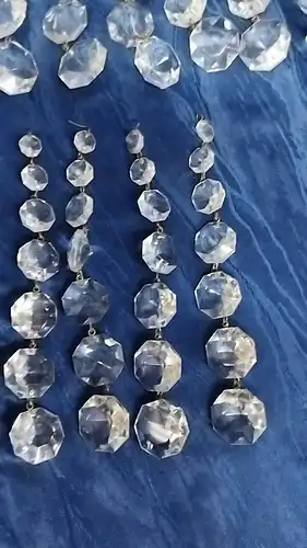 F789/ 7 Stück antike Glas Kristalle Prismen von 1,3 bis 2,8 cm rund 18 cm lang