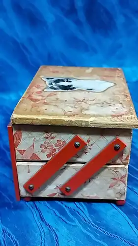 G040/ Kleines Nähkästchen Nähkasten Holz Puppenstube Spielzeug Zubehör 
