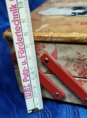 G040/ Kleines Nähkästchen Nähkasten Holz Puppenstube Spielzeug Zubehör 