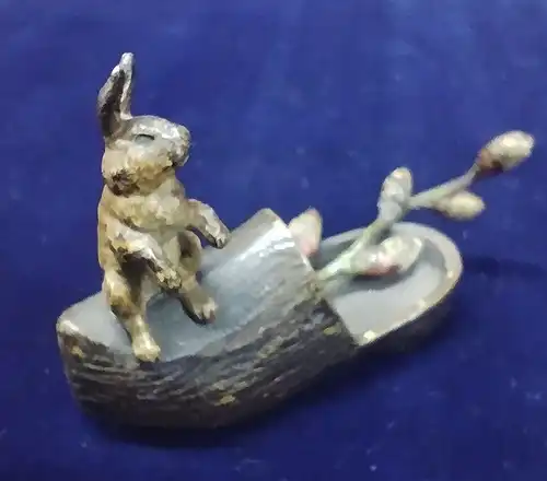 F935/ Wiener Bronze Hase auf Pantoffel  Skulptur