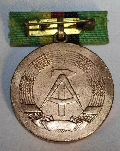 E880/Ehrentitel DDR Medaille hervorragender Genossenschaftler 