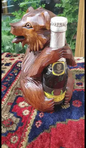 F839/ alter geschnitzter Bär Flaschenhalter Holz  25 cm 