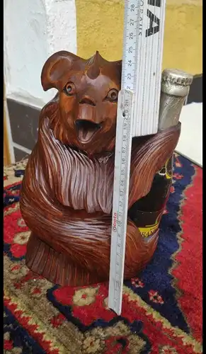 F839/ alter geschnitzter Bär Flaschenhalter Holz  25 cm 