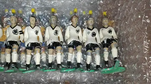 F620/ 39 alte TIPP-KICK Fussballer Metall Figuren  Kicker 50er Jahre 