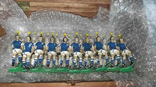 F620/ 39 alte TIPP-KICK Fussballer Metall Figuren  Kicker 50er Jahre 