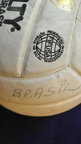 F556/ Fifusa  FUßBALL  mit Unterschriften Brasil Brasilien 1988