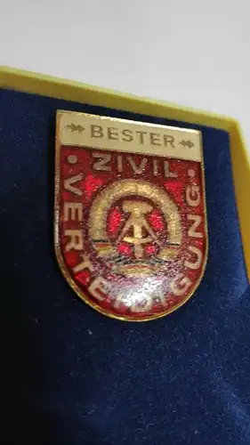 E880/ 3 Stück Bestenabzeichen der Zivilverteidigung der DDR