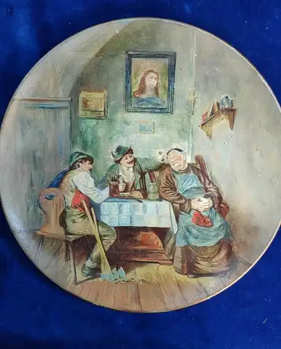 D337/ Wandteller Im  Wirtshaus, handbemalt, Keramik antik 31cm